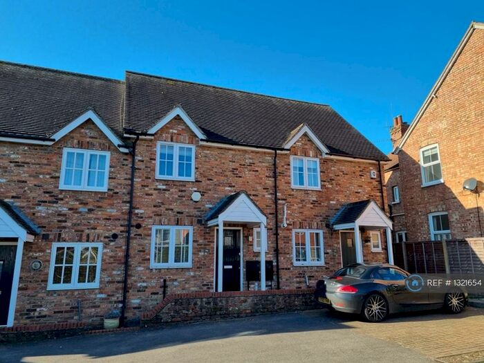 2 Bedroom Terraced House To Rent In High Street, Hitchin, SG4