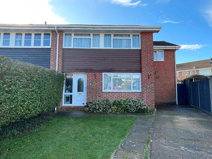 4 Bedroom Semi-Detached House For Sale In Great Elms Close, Holbury, SO45