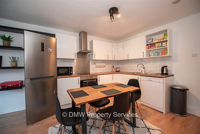 3 Bedroom Flat To Rent In Malcolm Close, Mapperley Park, Nottingham, NG3