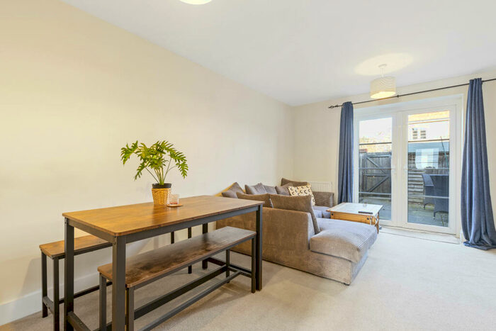 2 Bedroom House For Sale In Pecketts Gate, Chichester, West Sussex, PO19