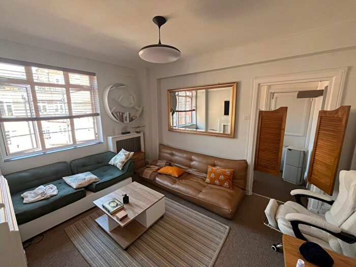 1 Bedroom Flat To Rent In Hammersmith Road, W6