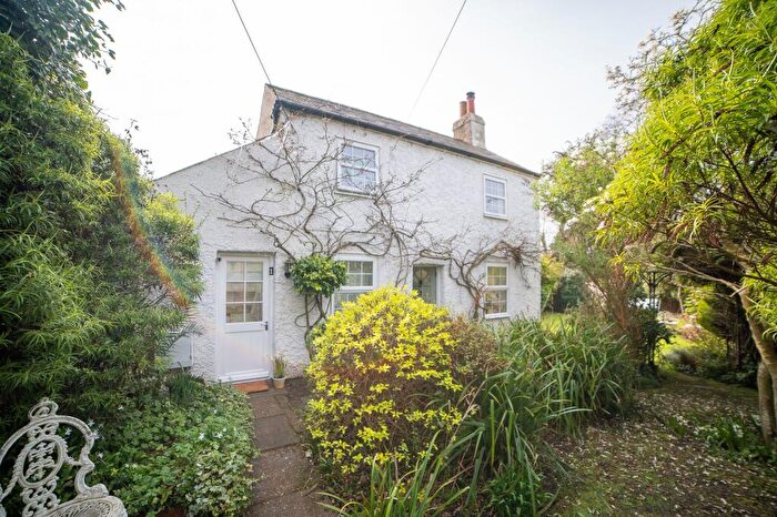 2 Bedroom Detached House For Sale In Ash, Canterbury, CT3