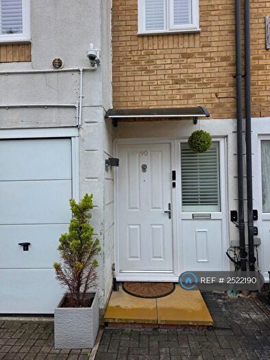 4 Bedroom Semi-Detached House To Rent In Grimsby Grove, London, E16
