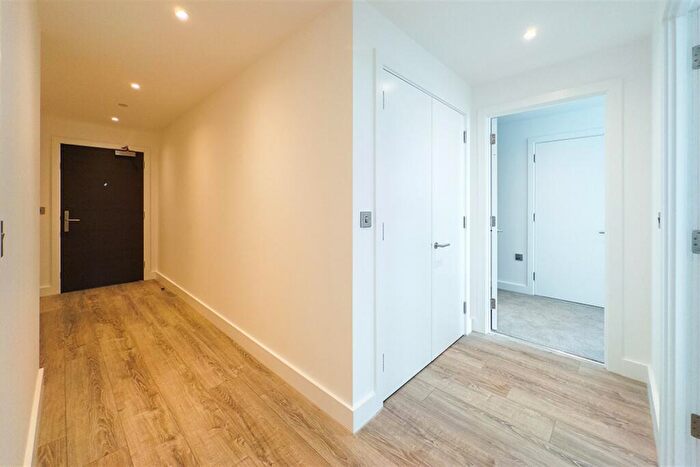 2 Bedroom Apartment To Rent In The Blade, M15