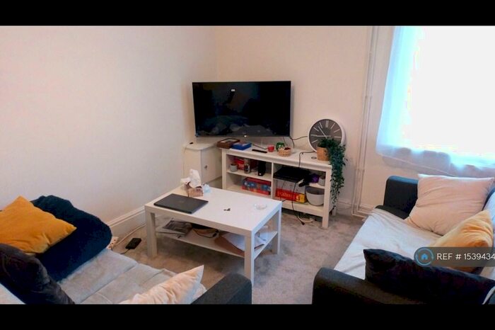 3 Bedroom Flat To Rent In Bitterne Road West, Southampton, SO18