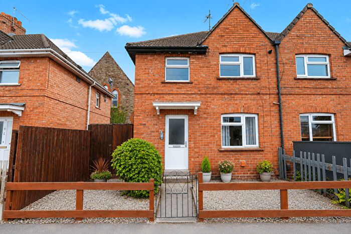 3 Bedroom Semi Detached House To Rent In Kingsland Road, St Philips, BS2