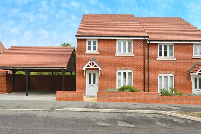 3 Bedroom Semi-Detached House For Sale In Lilywhites Lane, Hoddesdon, EN11