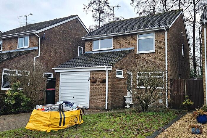3 Bedroom Detached House To Rent In Grattons Drive, Crawley, West Sussex., RH10