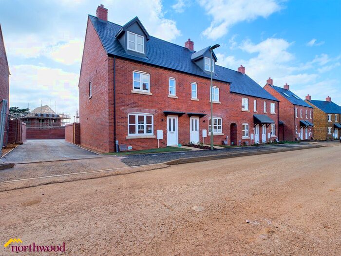 4 Bedroom Town House To Rent In Nickling Road, Banbury, OX16