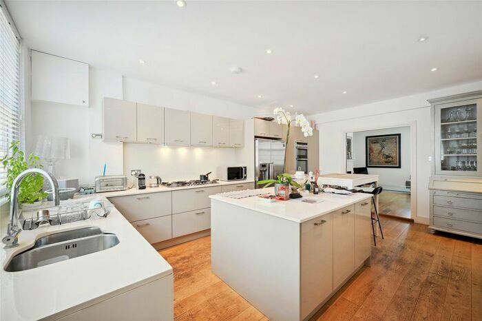 4 Bedroom Mews House To Rent In Morton Mews, Earl's Court, London, SW5