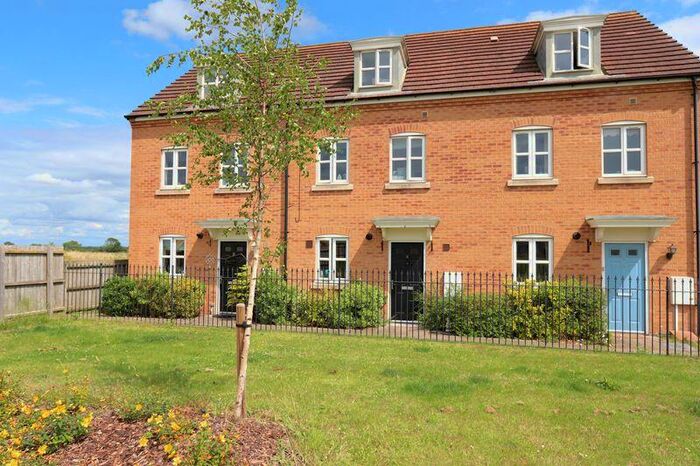 3 Bedroom Town House To Rent In Collins Avenue, Stamford, PE9
