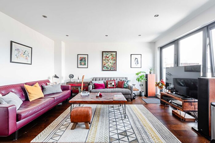 2 Bedroom Flat For Sale In Vyner Street, London, E2