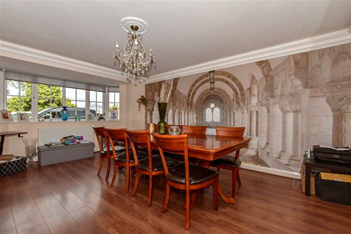 4 Bedroom Detached House For Sale In London Road, West Kingsdown, Kent, TN15