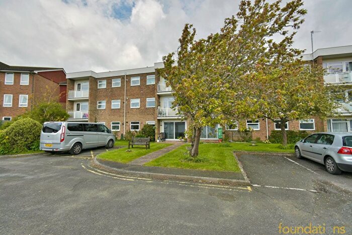 2 Bedroom Flat For Sale In Collington Lane East, Bexhill-On-Sea, TN39