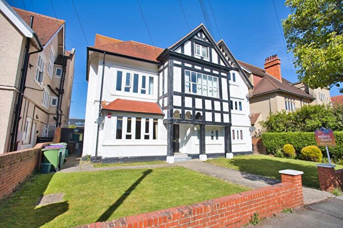 2 Bedroom Flat For Sale In Grimston Avenue, Folkestone, Kent, CT20