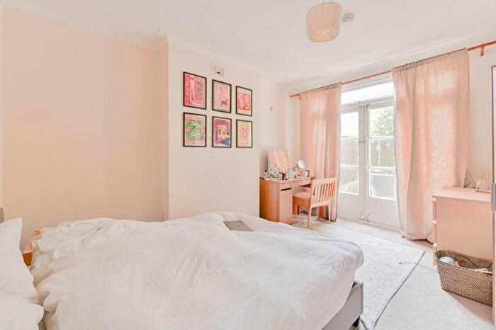 4 Bedroom House To Rent In Queensville Road, Balham, London, SW12