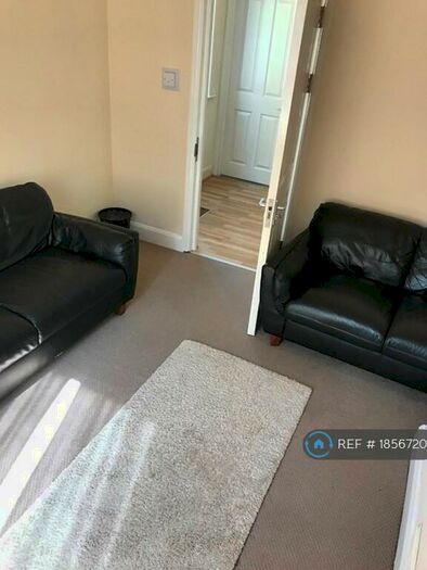 5 Bedroom Semi-Detached House To Rent In Burgess Road, Southampton, SO16