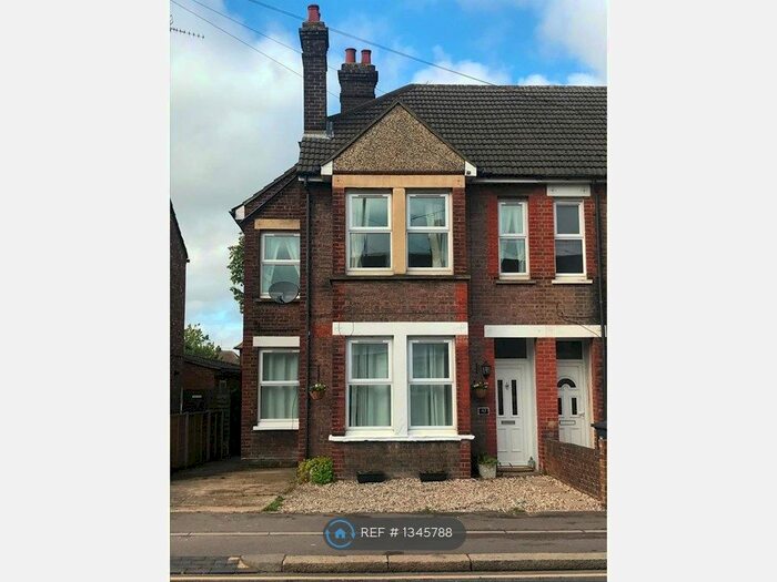 4 Bedroom Semi-Detached House To Rent In Houghton Road, Dunstable, LU5