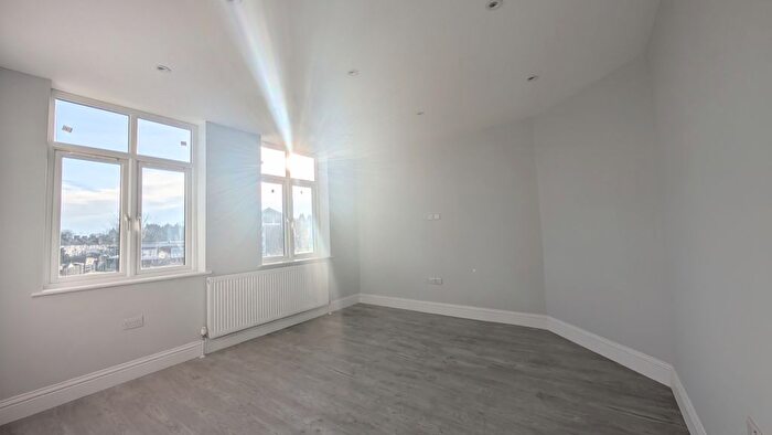 2 Bedroom Flat To Rent In Courtlands Drive, Watford, WD17