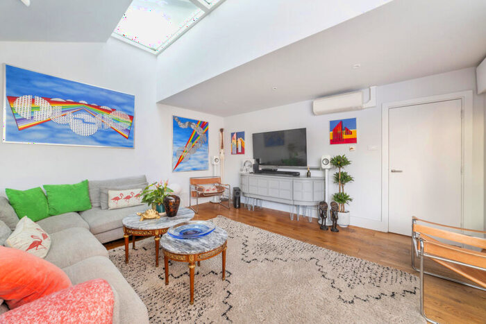 3 Bedroom Flat To Rent In Gloucester Avenue, Primrose Hill, NW1