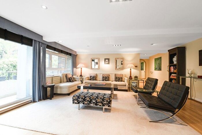 2 Bedroom Flat To Rent In Monckton Court, Kensington, London, W14