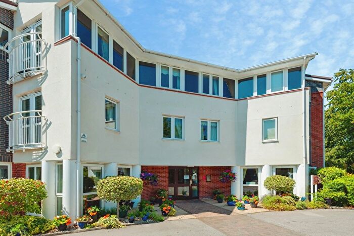 2 Bedroom Flat For Sale In Woolton Road, Childwall, Liverpool, Merseyside, L16