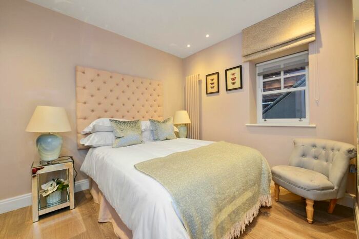 2 Bedroom Flat To Rent In Lyndhurst Road, Hampstead, NW3