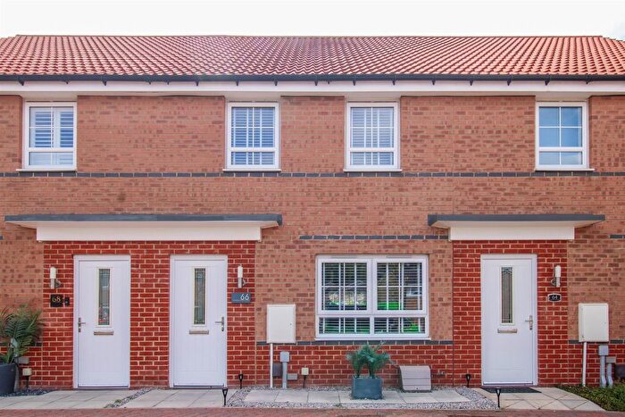 3 Bedroom Terraced House For Sale In Chidswell Lane, Dewsbury, WF12