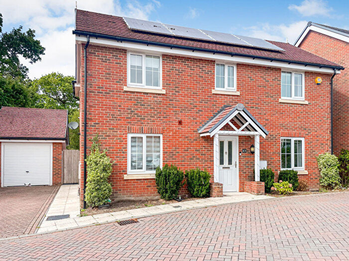 4 Bedroom Detached House For Sale In Hellyar Rise, Hedge End, Southampton, SO30