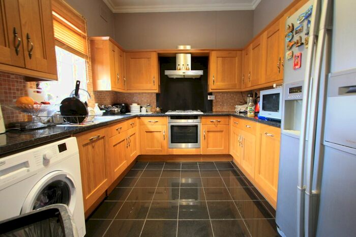 4 Bedroom Flat To Rent In Wandsworth Common West Side, London, SW18