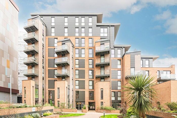 3 Bedroom Flat To Rent In Baltic Avenue, Brentford, TW8