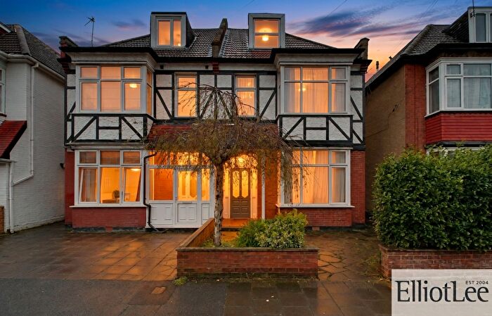 Studio To Rent In Welldon Crescent, Harrow, HA1