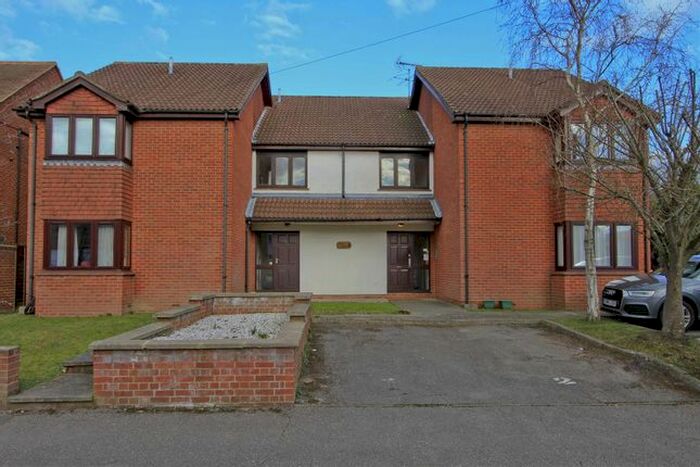 Studio To Rent In High Trees, Oak Avenue, Ickenham UB10