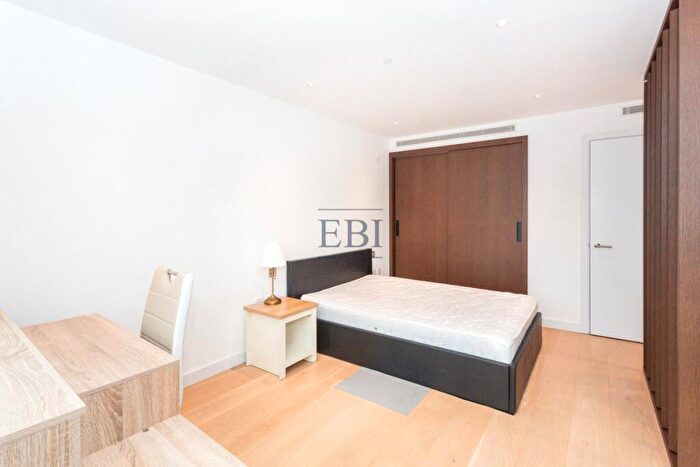 Apartment To Rent In Landmark Pinnacle, Marsh Wall, Canary Wharf, E14