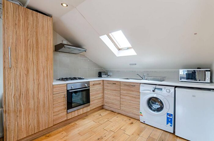 Studio To Rent In Woodstock Grove, Shepherd's Bush, London, W12