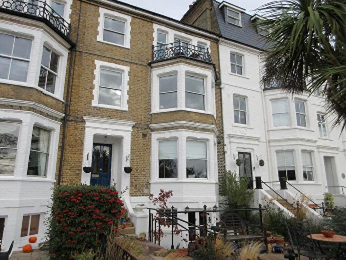 4 Bedroom Flat To Rent In Clifftown Parade, Southend On Sea, SS1