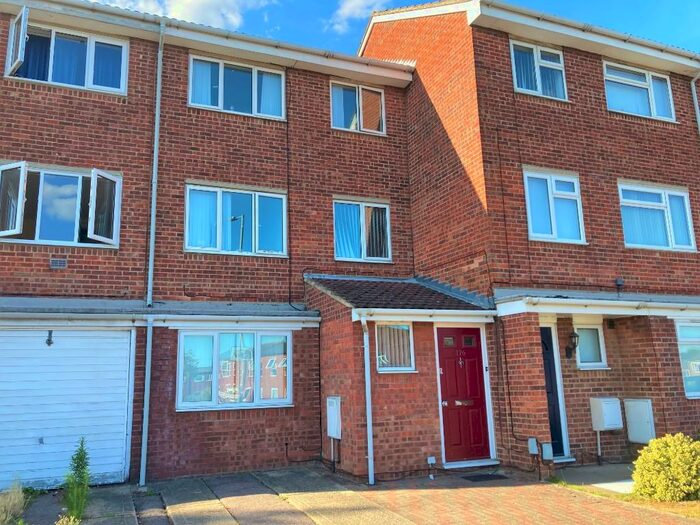 5 Bedroom Terraced House To Rent In Avon Way, Colchester, Essex, CO4