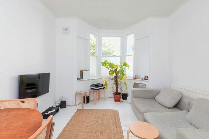 2 Bedroom Flat To Rent In John Campbell Road, Dalston, Hackney, London, N16