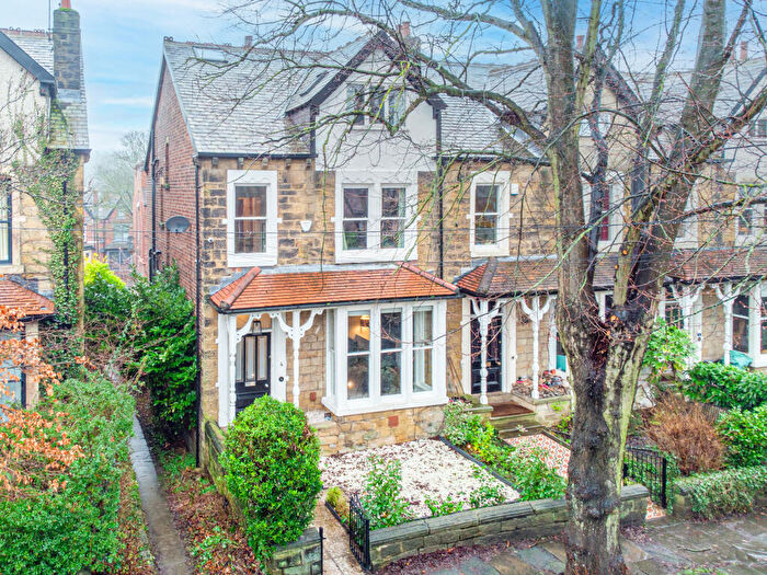 5 Bedroom End Of Terrace House For Sale In Oakwood Drive, Oakwood, Leeds, LS8