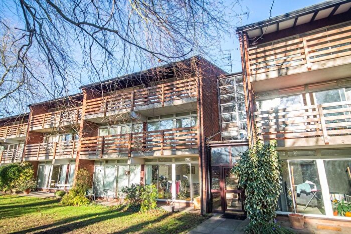 3 Bedroom Flat To Rent In Cavendish Avenue, Cambridge, CB1