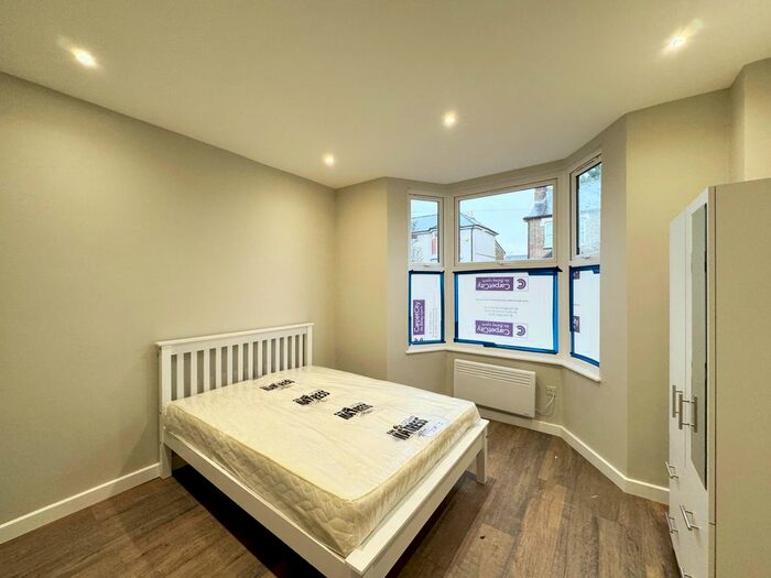 Studio To Rent In Tachbrook Road, Feltham, TW14