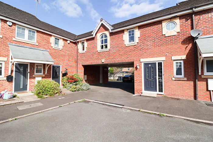 3 Bedroom Mews For Sale In Heron View, Simmondley, Glossop, SK13