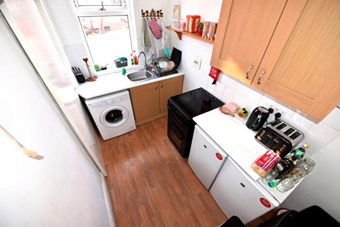 2 Bedroom House To Rent In Harold Place, LS6