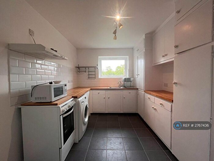 1 Bedroom Flat To Rent In Southdene Court, London, N11