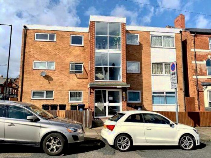 2 Bedroom Flat To Rent In Willow Court, Willow Avenue. ., B17