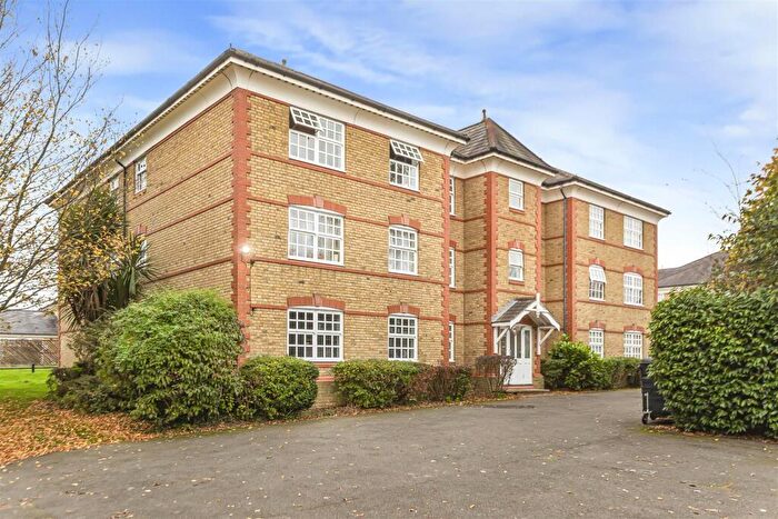 2 Bedroom Flat To Rent In Sydenham Avenue, London, N21