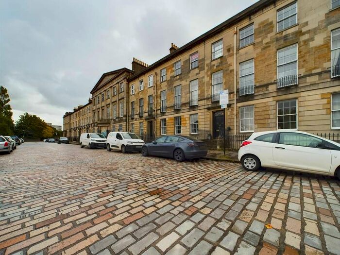 2 Bedroom Maisonette To Rent In Carlton Place, Glasgow, G5