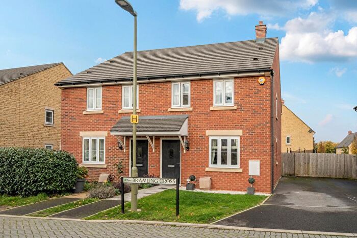 3 Bedroom Semi Detached House For Sale In Bramling Cross, Southmoor, Abingdon, OX13