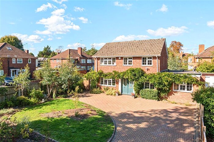 4 Bedroom Detached House For Sale In Rydens Avenue, Walton-On-Thames, KT12