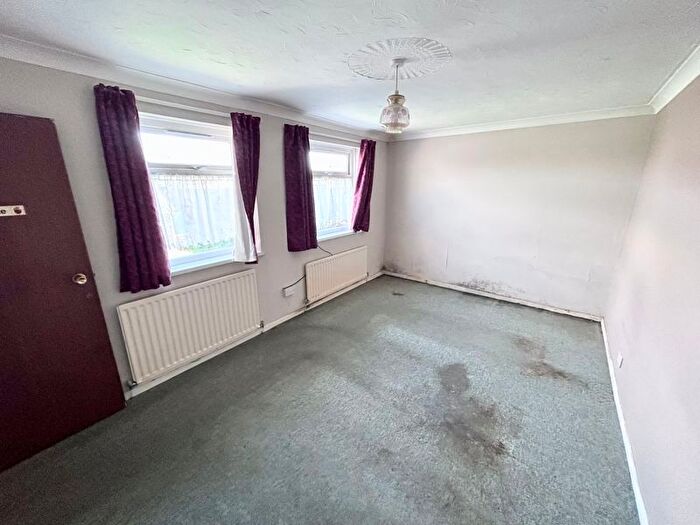 2 Bedroom Bungalow For Sale In Beech Road, Newport, PO30